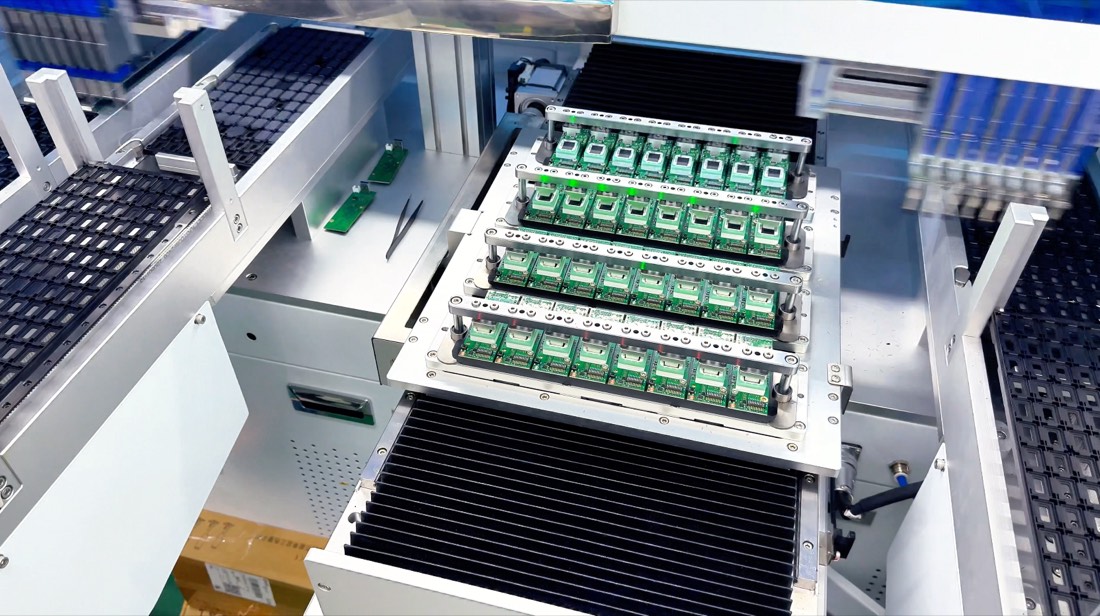 Módulos microSD de alta resistencia en producción en la fábrica de origen